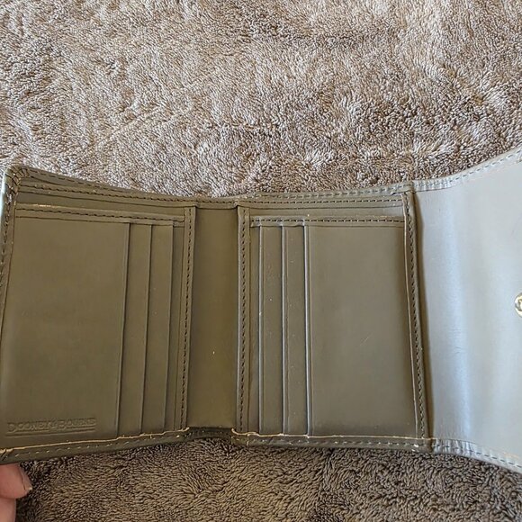 Dooney & Bourke Smooth Leather Small Flap Wallet Taupe Trifold Logo Plate Zip - Picture 5 of 14